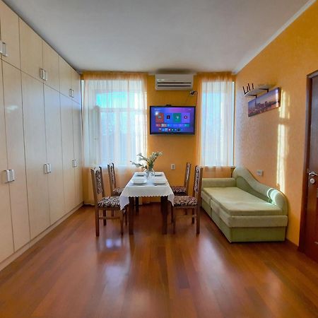 Двокімнатна Квартира В Центрі Біля Готелю Палаццо Мережа Alex Apartments Безконтакнте Заселення 24-7 波尔塔瓦 外观 照片